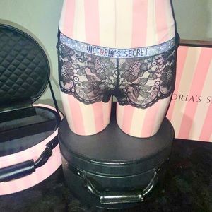 New Victoria’s Secret VERY SEXY Shine Strap Lace Shortie Panty Black Small